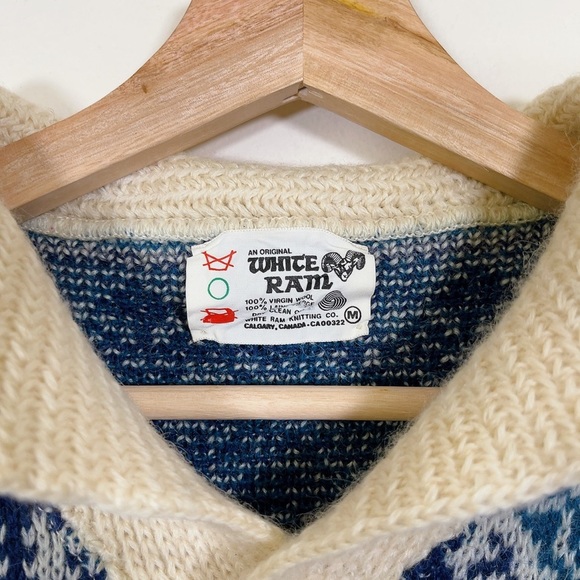 WHITE RAM | VINTAGE KNITTED VIRGIN  WOOL SNOWFLAKES SWEATER CARDIGAN - Picture 8 of 15
